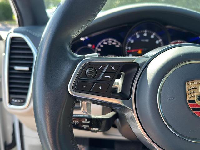 Photo of 2020 Carrara White Metallic Porsche Cayenne