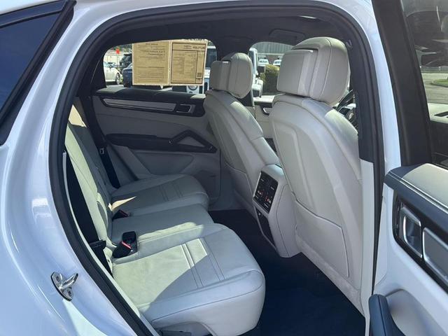 Photo of 2020 Carrara White Metallic Porsche Cayenne