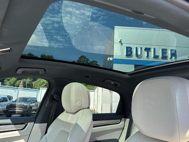 Photo of 2020 Carrara White Metallic Porsche Cayenne