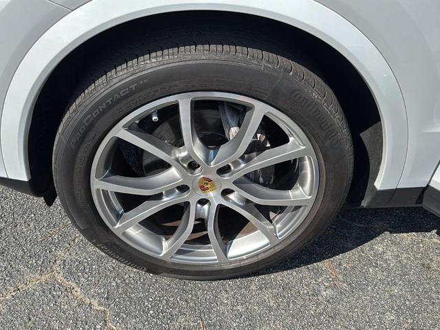 Photo of 2020 Carrara White Metallic Porsche Cayenne