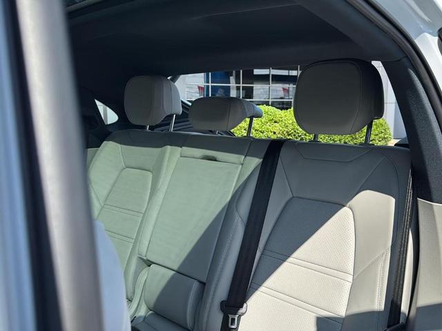 Photo of 2020 Carrara White Metallic Porsche Cayenne
