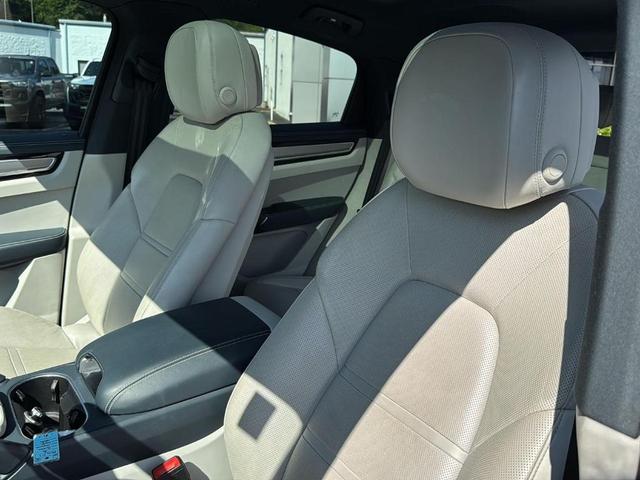 Photo of 2020 Carrara White Metallic Porsche Cayenne