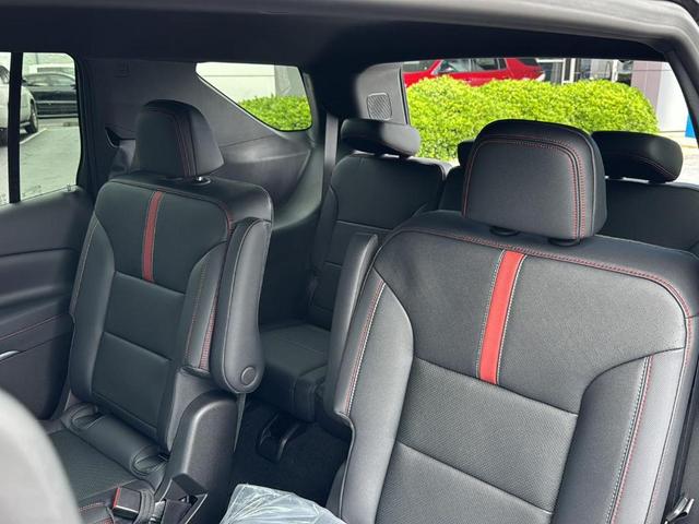 Photo of 2026 Mosaic Black Metallic Chevrolet Traverse