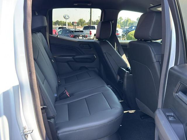 Photo of 2026 Summit White Chevrolet Colorado