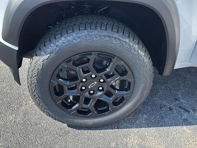 Photo of 2026 Summit White Chevrolet Colorado