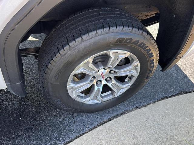 Photo of 2024 Summit White GMC Sierra 1500