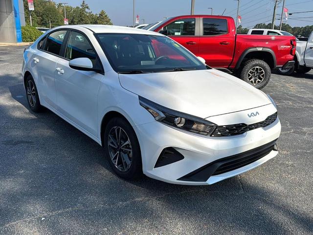 Photo of 2024 Snow White Pearl Kia Forte