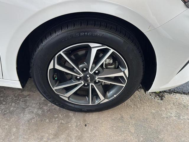 Photo of 2024 Snow White Pearl Kia Forte