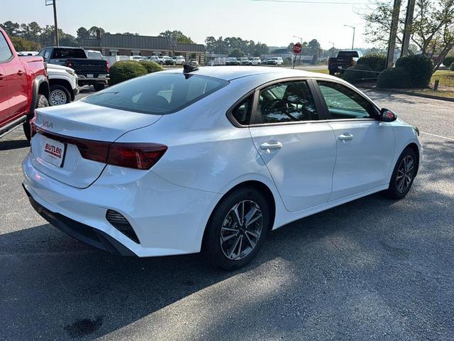 Photo of 2024 Snow White Pearl Kia Forte
