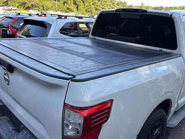 Photo of 2017 White Nissan Titan
