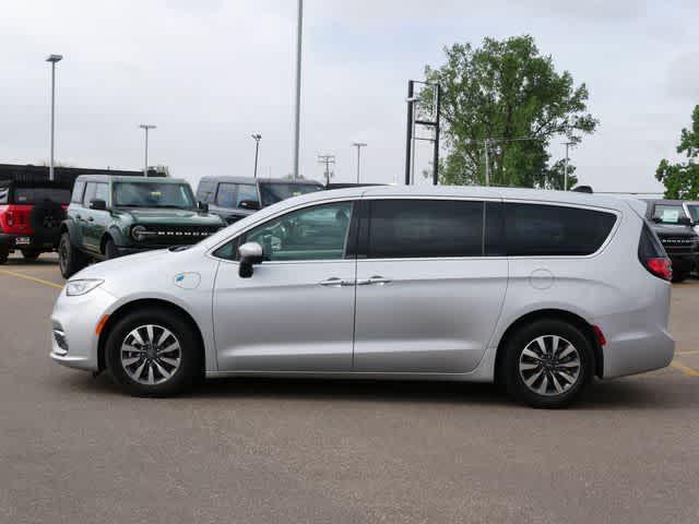 Photo of 2023 Silver Mist Clearcoat Chrysler Pacifica Hybrid