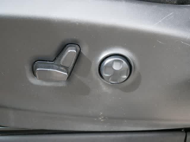 Photo of 2023 Silver Mist Clearcoat Chrysler Pacifica Hybrid