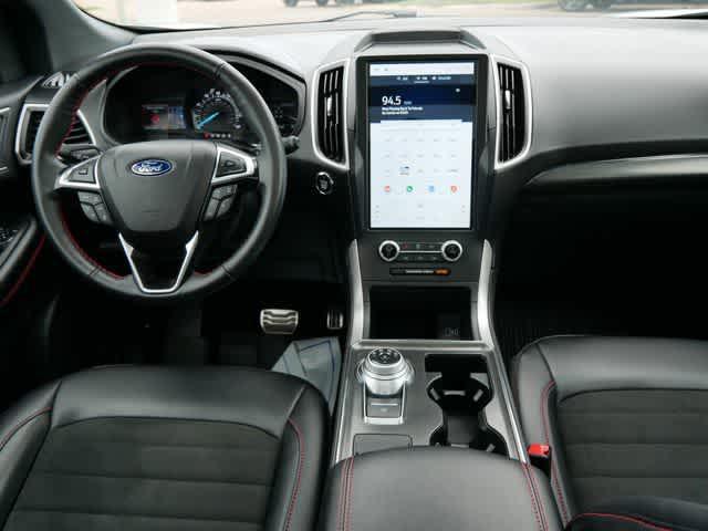 Photo of 2024 Iconic Silver Metallic Ford Edge