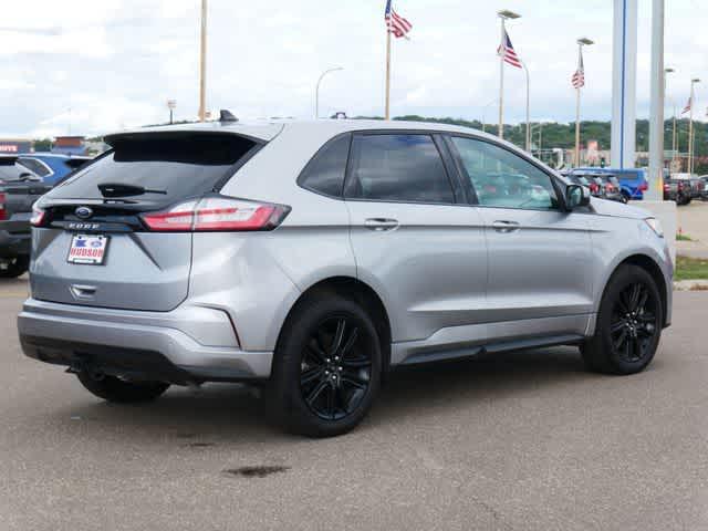 Photo of 2024 Iconic Silver Metallic Ford Edge