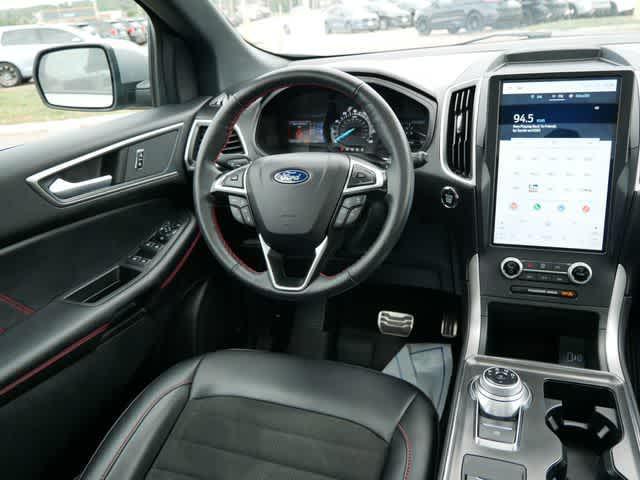 Photo of 2024 Iconic Silver Metallic Ford Edge