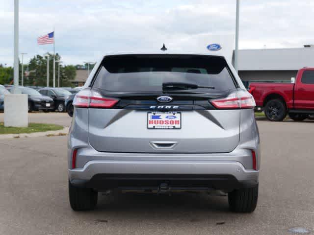Photo of 2024 Iconic Silver Metallic Ford Edge