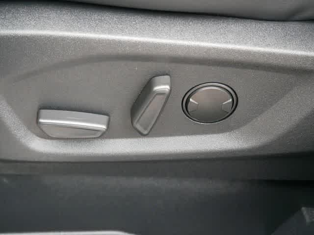 Photo of 2024 Iconic Silver Metallic Ford Edge