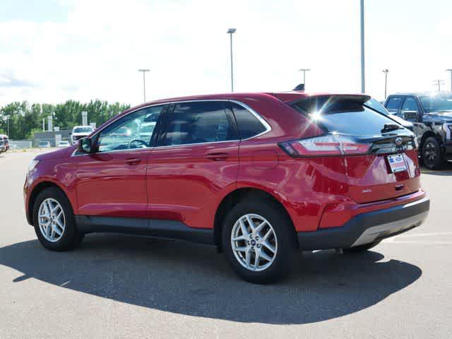 Photo of 2022 Rapid Red Metallic Tinted Clearcoat Ford Edge