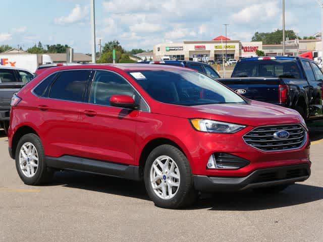Photo of 2022 Rapid Red Metallic Tinted Clearcoat Ford Edge