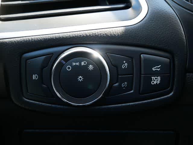Photo of 2022 Rapid Red Metallic Tinted Clearcoat Ford Edge