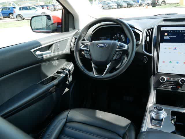 Photo of 2022 Rapid Red Metallic Tinted Clearcoat Ford Edge