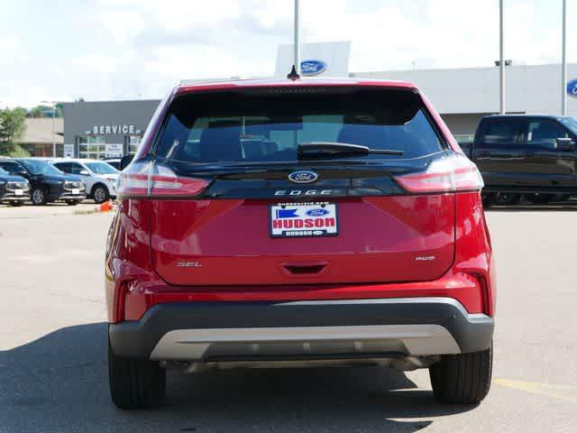 Photo of 2022 Rapid Red Metallic Tinted Clearcoat Ford Edge
