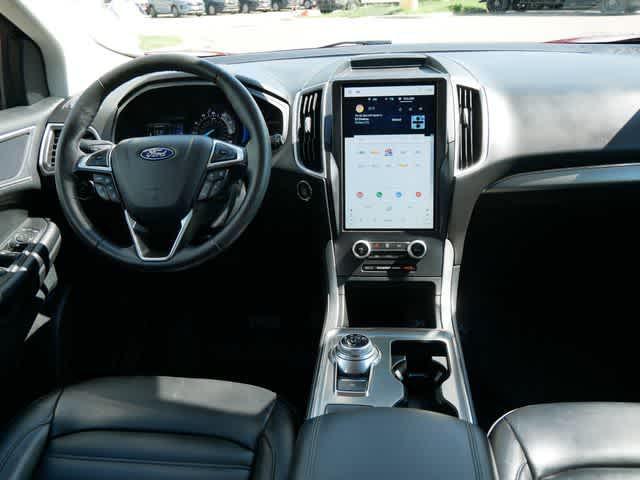 Photo of 2022 Rapid Red Metallic Tinted Clearcoat Ford Edge