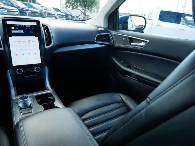 Photo of 2022 Atlas Blue Metallic Ford Edge