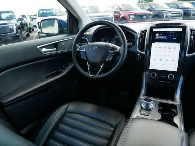 Photo of 2022 Atlas Blue Metallic Ford Edge