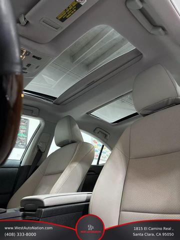 Photo of 2018 Eminent White Pearl Lexus ES 350