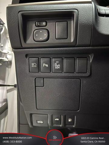 Photo of 2018 Eminent White Pearl Lexus ES 350