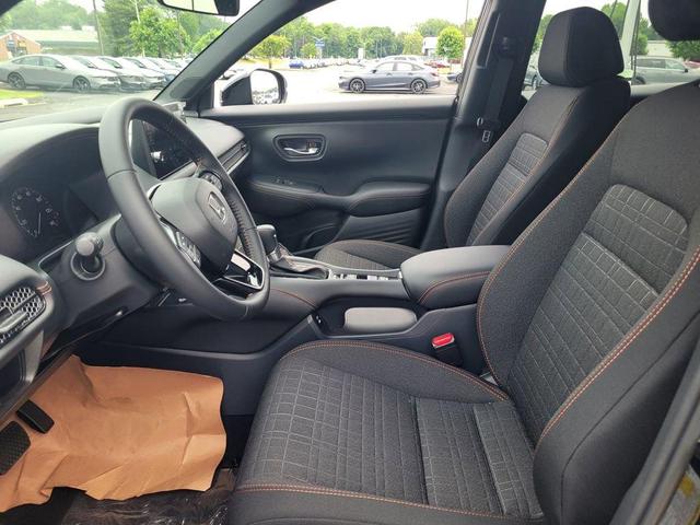 Photo of 2026 Platinum White Pearl Honda HR-V