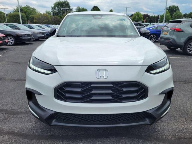 Photo of 2026 Platinum White Pearl Honda HR-V