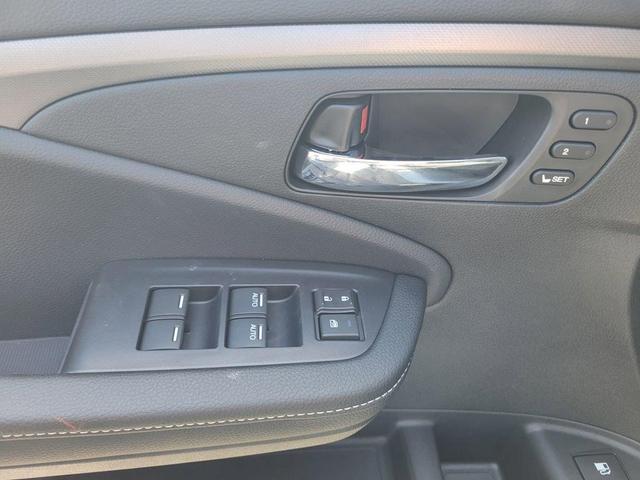 Photo of 2026 Sonic Gray Pearl Honda Ridgeline