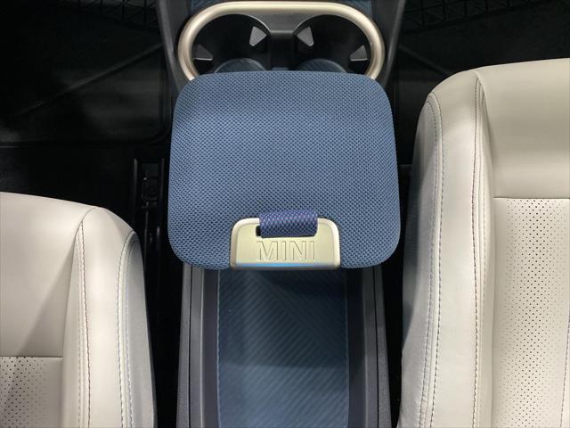 Photo of 2025 Melting Silver III Metallic MINI Countryman