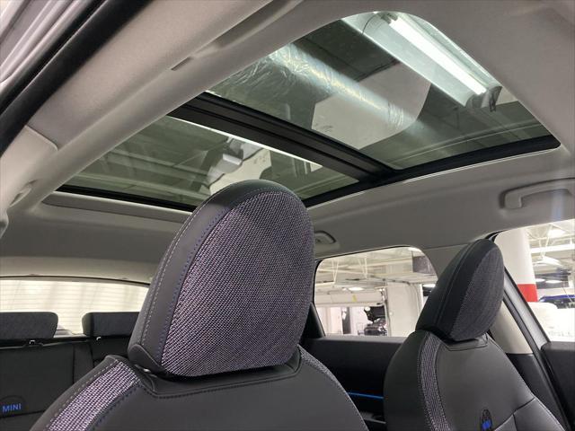 Photo of 2025 Nanuq White Metallic MINI Countryman
