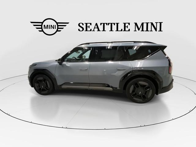 Photo of 2024 Iceberg Green Kia EV9