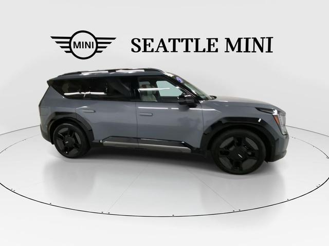 Photo of 2024 Iceberg Green Kia EV9