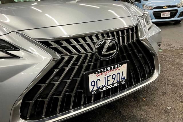 Photo of 2022 Iridium Lexus ES 350
