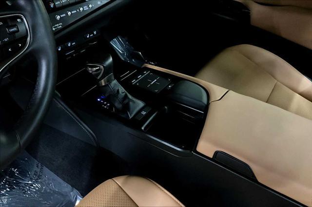 Photo of 2022 Iridium Lexus ES 350