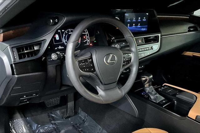 Photo of 2022 Iridium Lexus ES 350