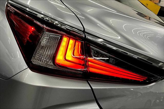 Photo of 2022 Iridium Lexus ES 350