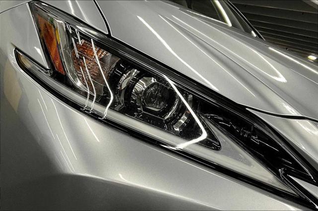 Photo of 2022 Iridium Lexus ES 350