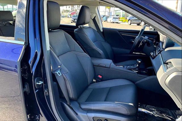 Photo of 2023 Nightfall Mica Lexus ES 300h