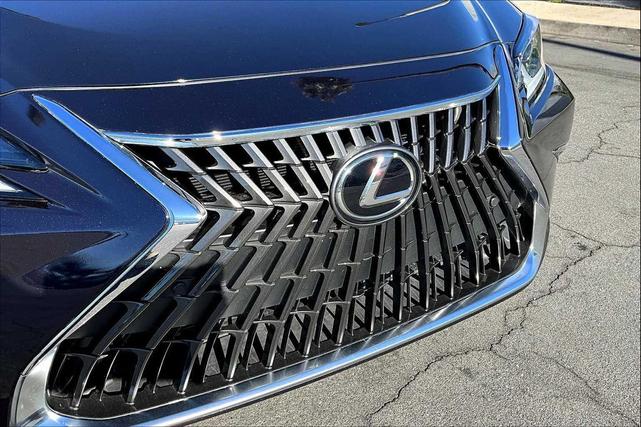 Photo of 2023 Nightfall Mica Lexus ES 300h