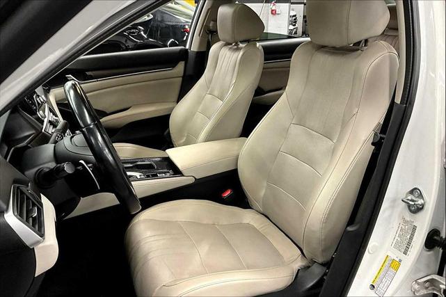 Photo of 2018 Platinum White Pearl Honda Accord