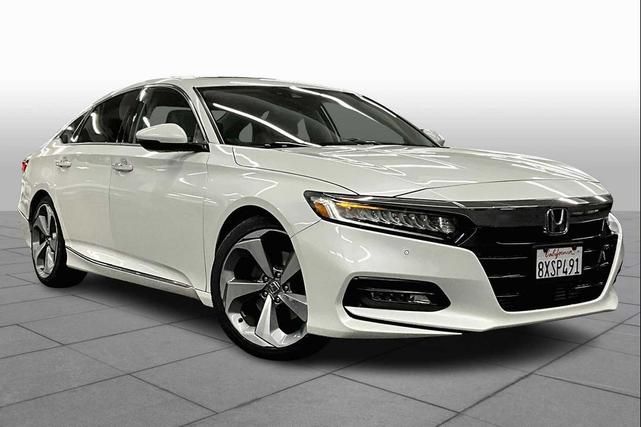 Photo of 2018 Platinum White Pearl Honda Accord