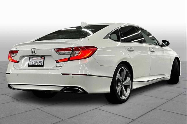 Photo of 2018 Platinum White Pearl Honda Accord