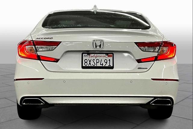 Photo of 2018 Platinum White Pearl Honda Accord