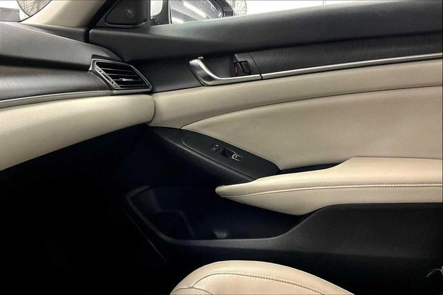 Photo of 2018 Platinum White Pearl Honda Accord